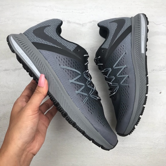 nike air zoom winflo 3 shield